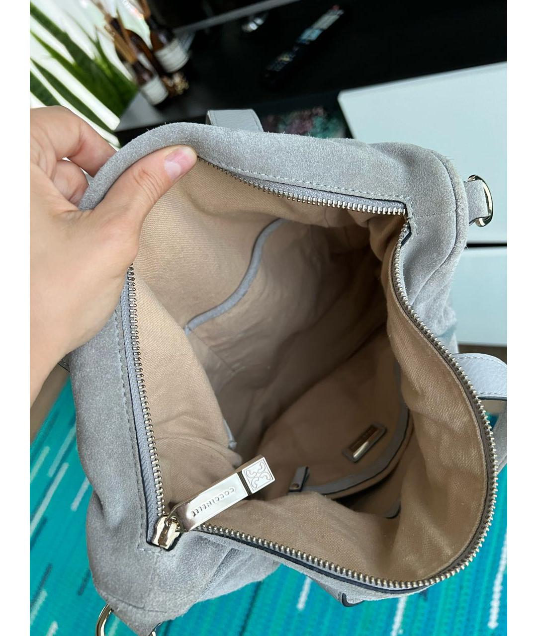 COCCINELLE Серая замшевая сумка с короткими ручками, фото 4