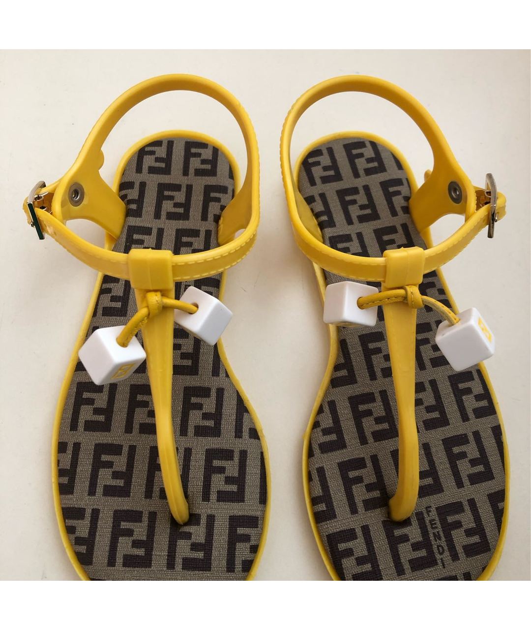 FENDI Желтые сандалии и шлепанцы, фото 3