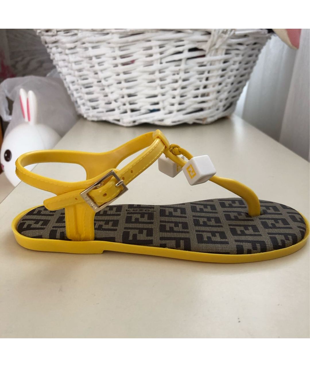 FENDI Желтые сандалии и шлепанцы, фото 6