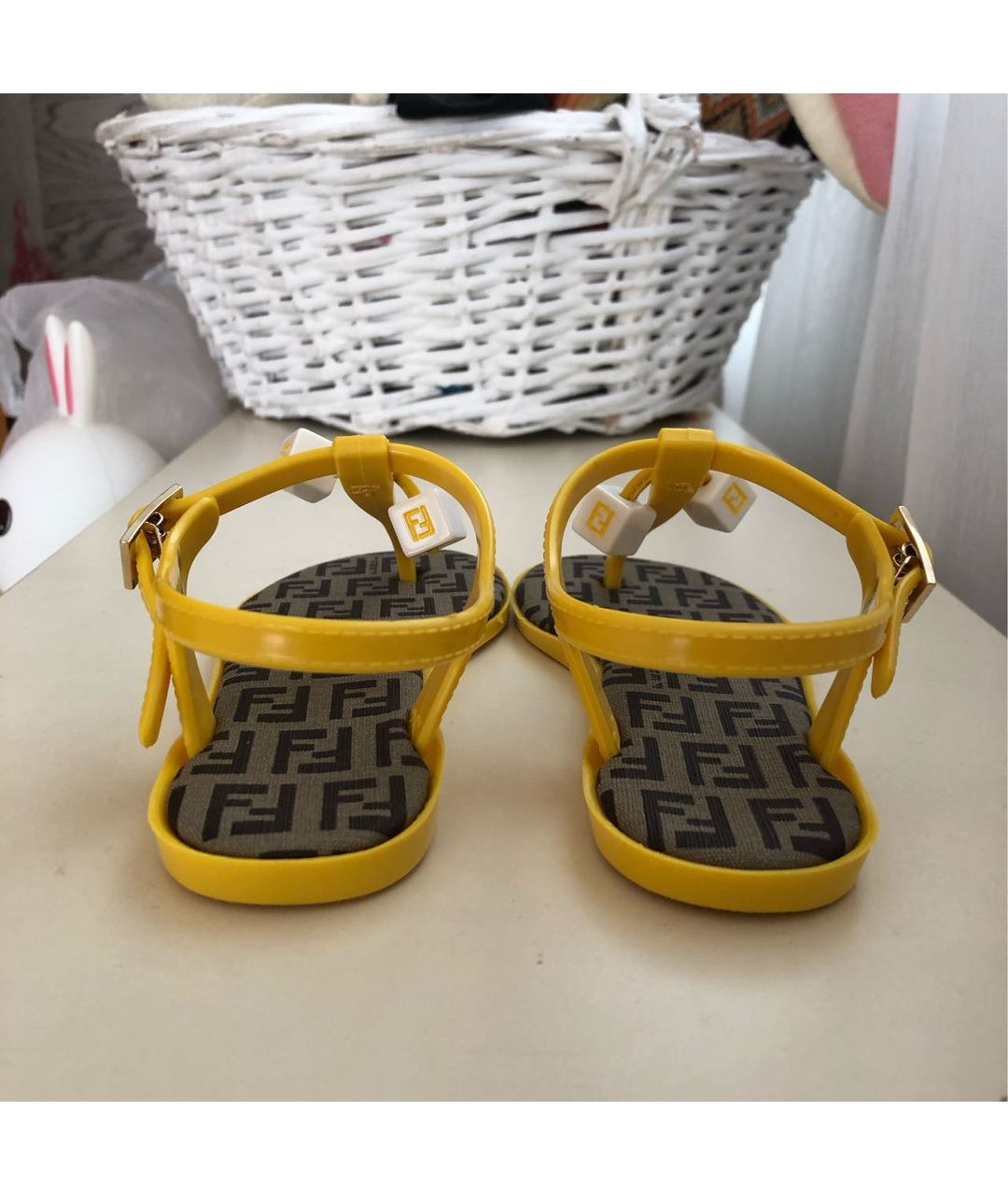 FENDI Желтые сандалии и шлепанцы, фото 5