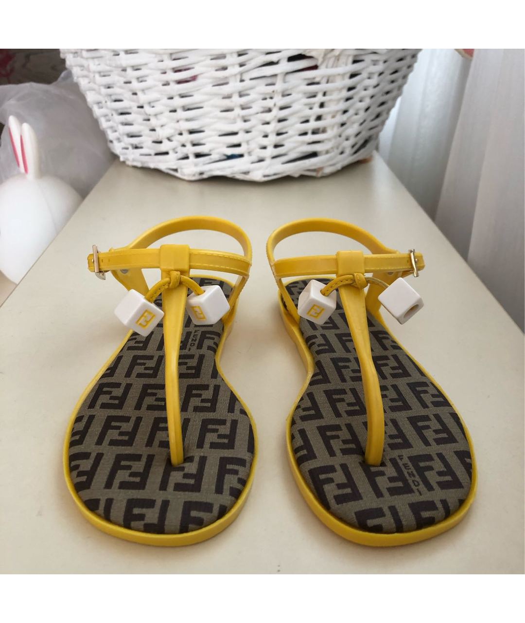 FENDI Желтые сандалии и шлепанцы, фото 4