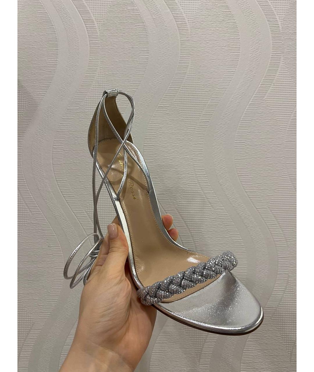 GIANVITO ROSSI Серебряные кожаные босоножки, фото 2