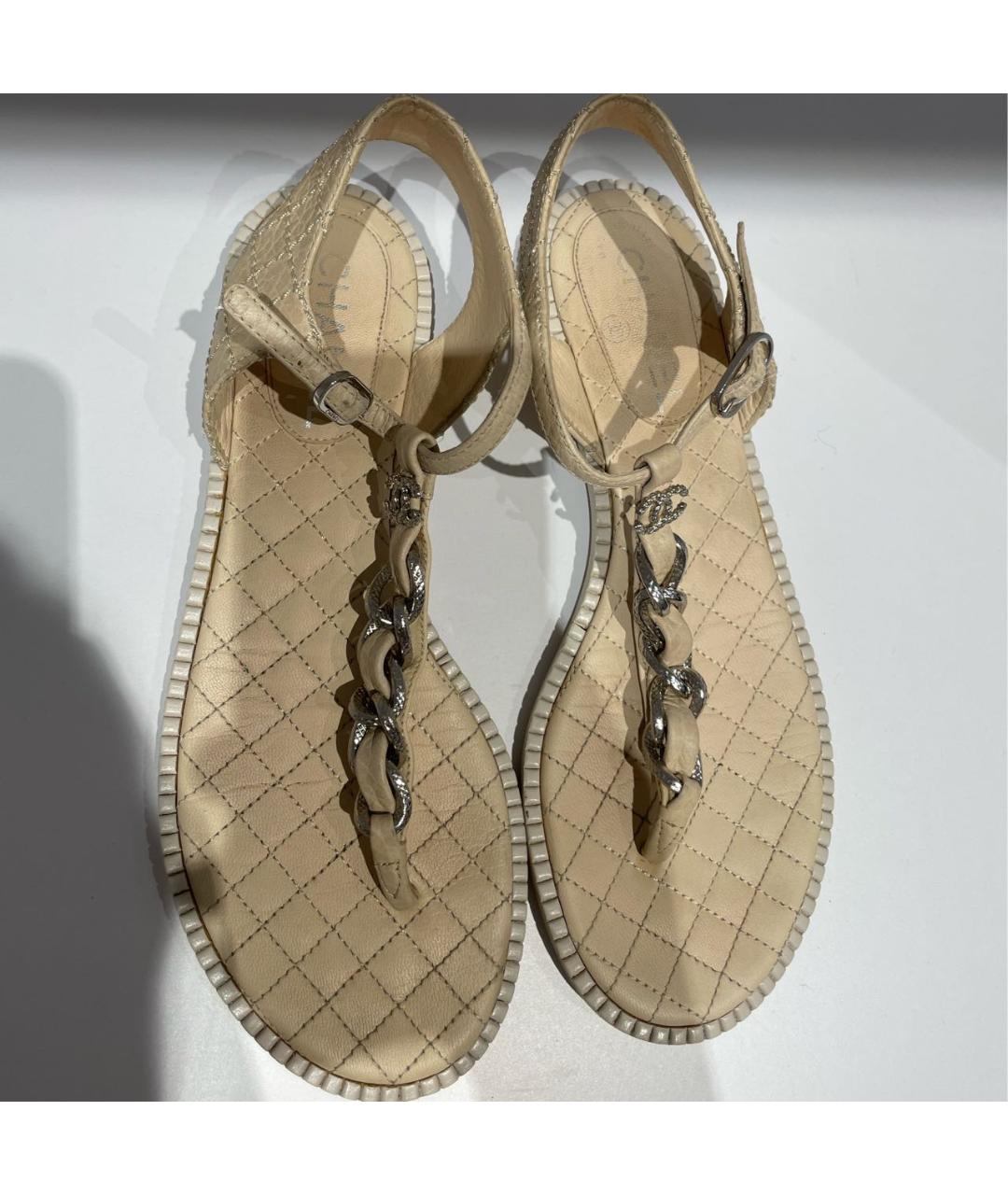 CHANEL PRE-OWNED Бежевые кожаные сандалии, фото 3