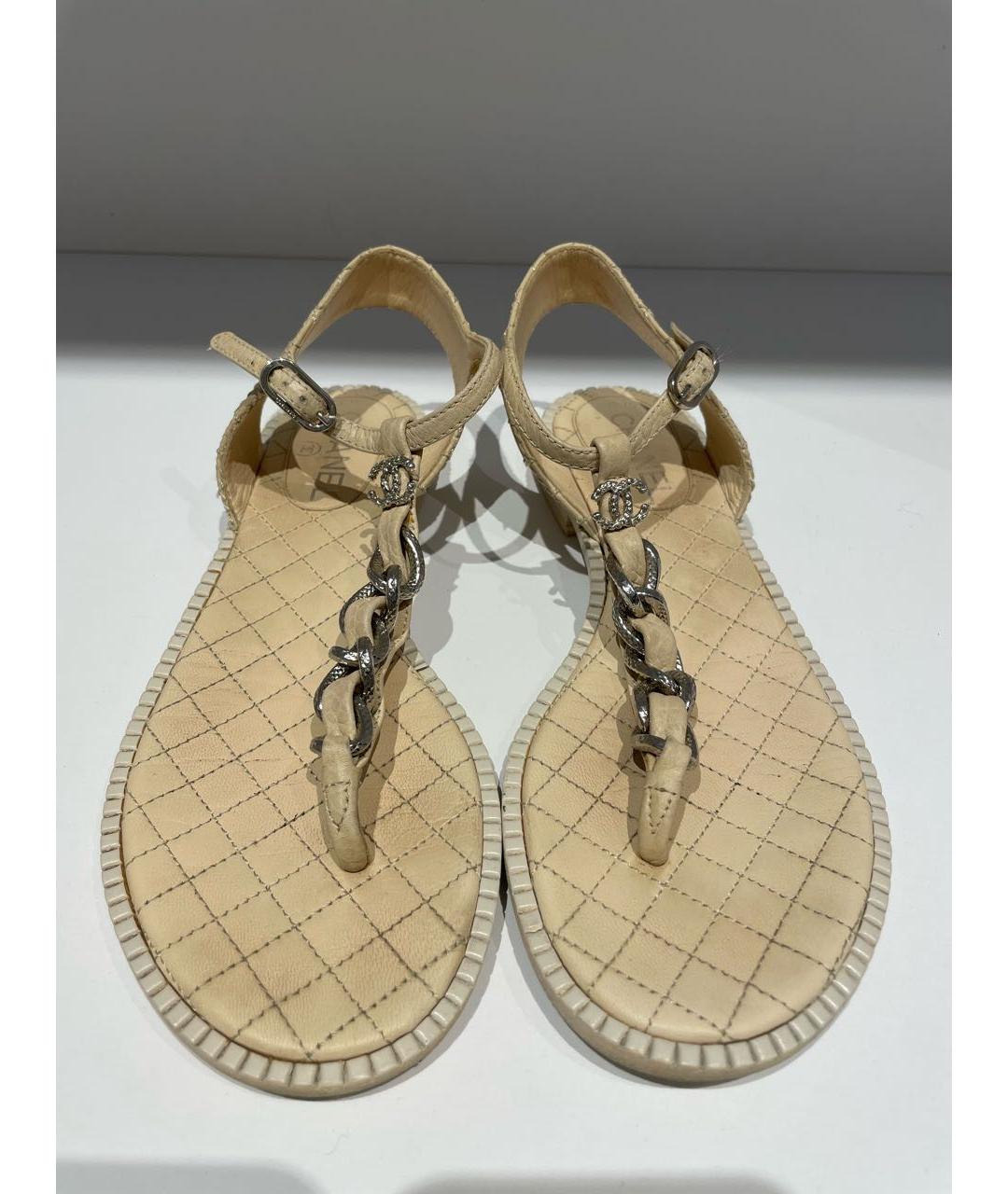 CHANEL PRE-OWNED Бежевые кожаные сандалии, фото 2