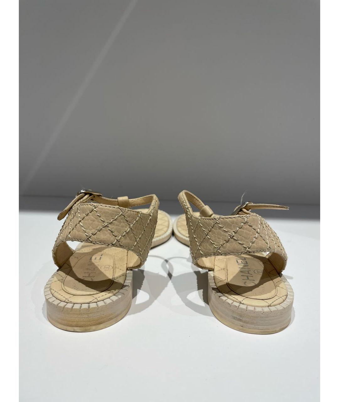 CHANEL PRE-OWNED Бежевые кожаные сандалии, фото 4