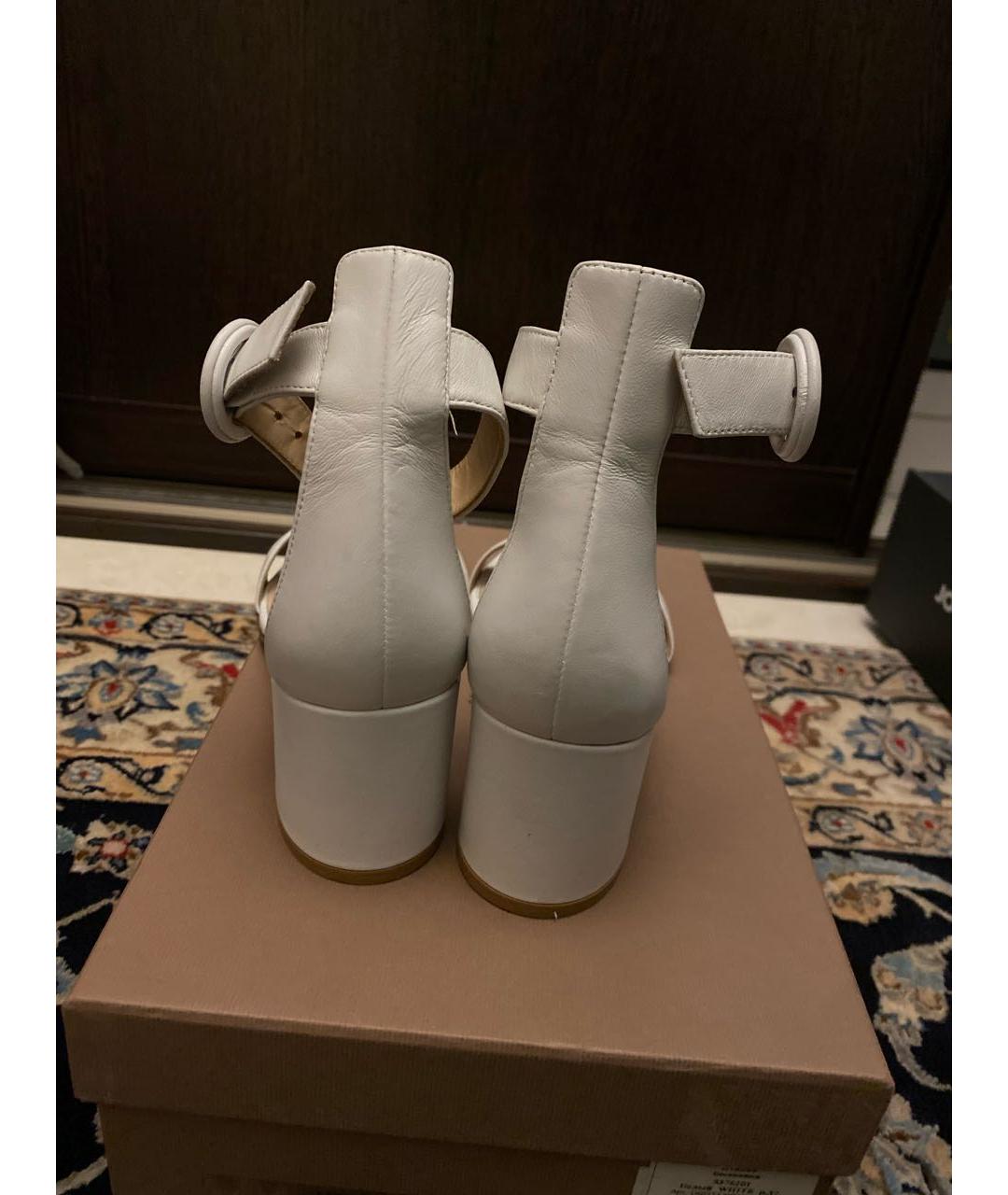 GIANVITO ROSSI Бежевые кожаные босоножки, фото 4