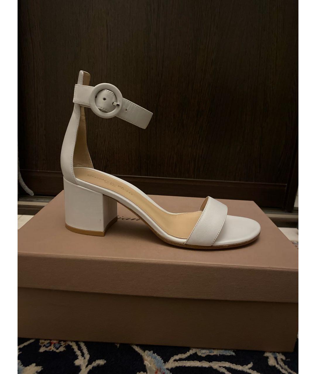 GIANVITO ROSSI Бежевые кожаные босоножки, фото 5