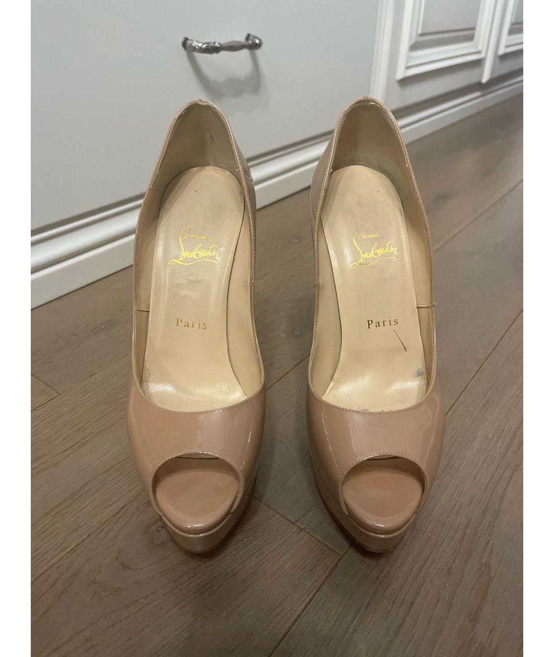 CHRISTIAN LOUBOUTIN Бежевые туфли из лакированной кожи, фото 2