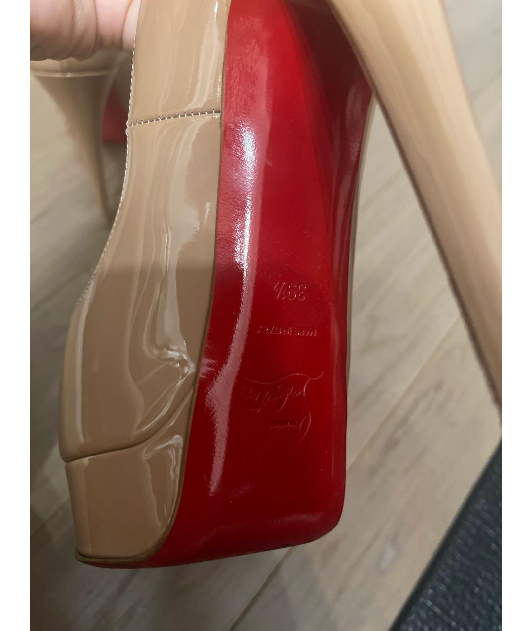 CHRISTIAN LOUBOUTIN Бежевые туфли из лакированной кожи, фото 5