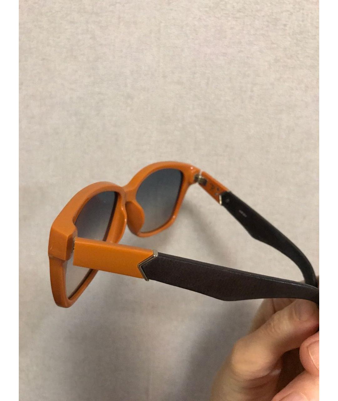 LINDA FARROW Оранжевое пластиковые солнцезащитные очки, фото 6