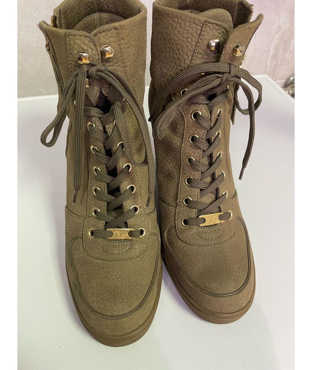 LOUIS VUITTON Хаки нубуковые ботильоны, фото 5