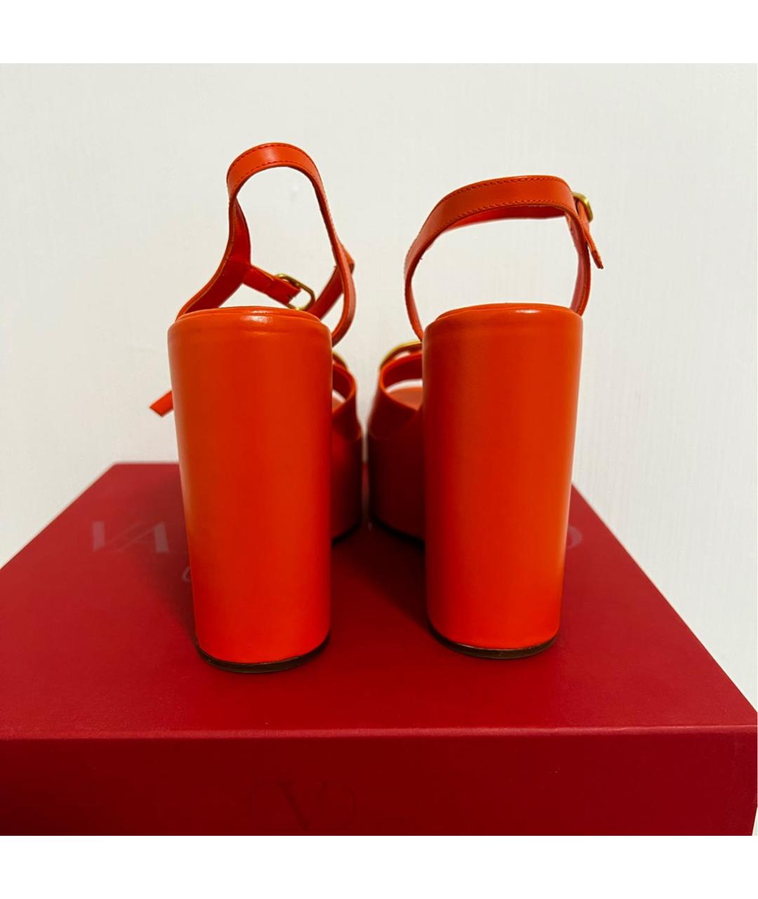 VALENTINO Оранжевое кожаные босоножки, фото 4