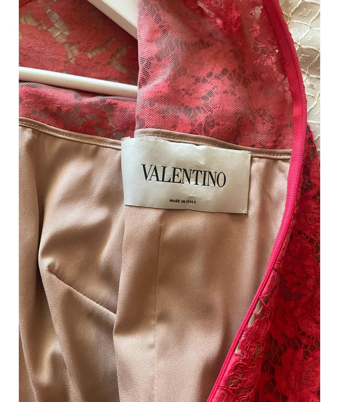 VALENTINO Красное кружевное коктейльное платье, фото 3