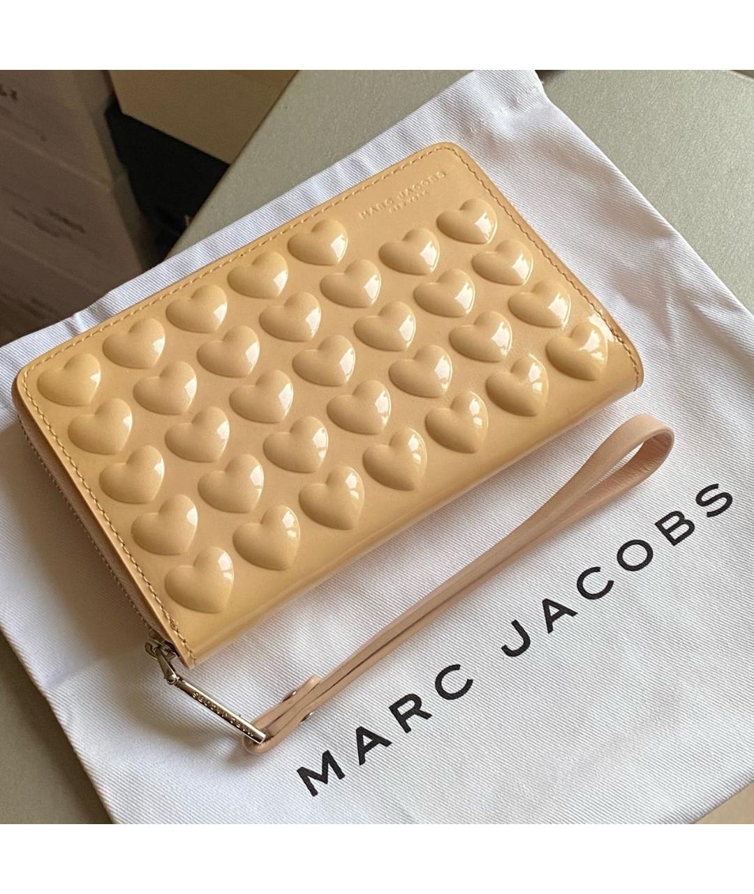 MARC JACOBS Бежевый кошелек из лакированной кожи, фото 9