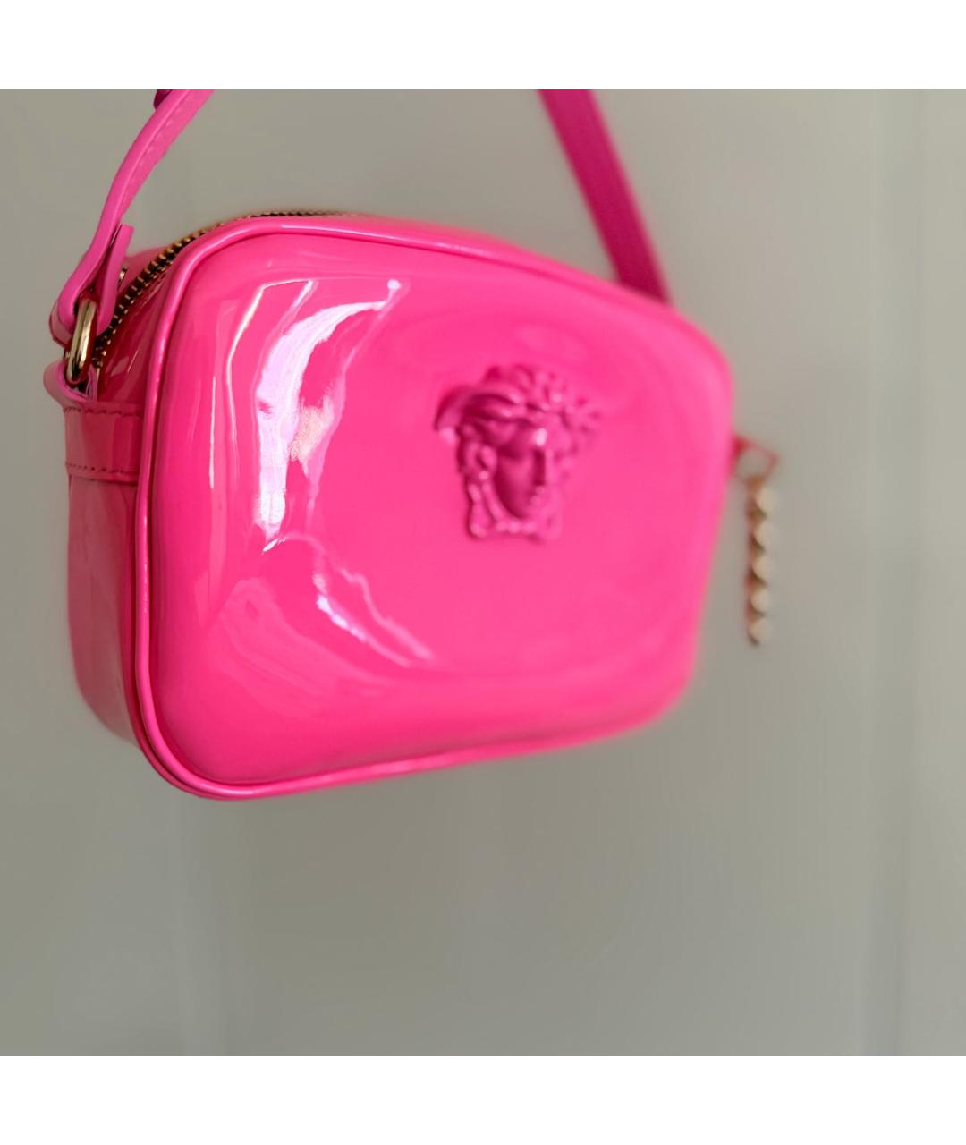 VERSACE Розовая сумка через плечо из лакированной кожи, фото 2