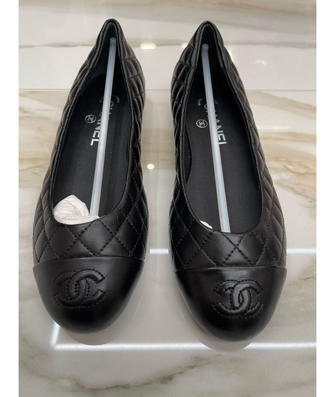 CHANEL PRE-OWNED Черные кожаные балетки, фото 2