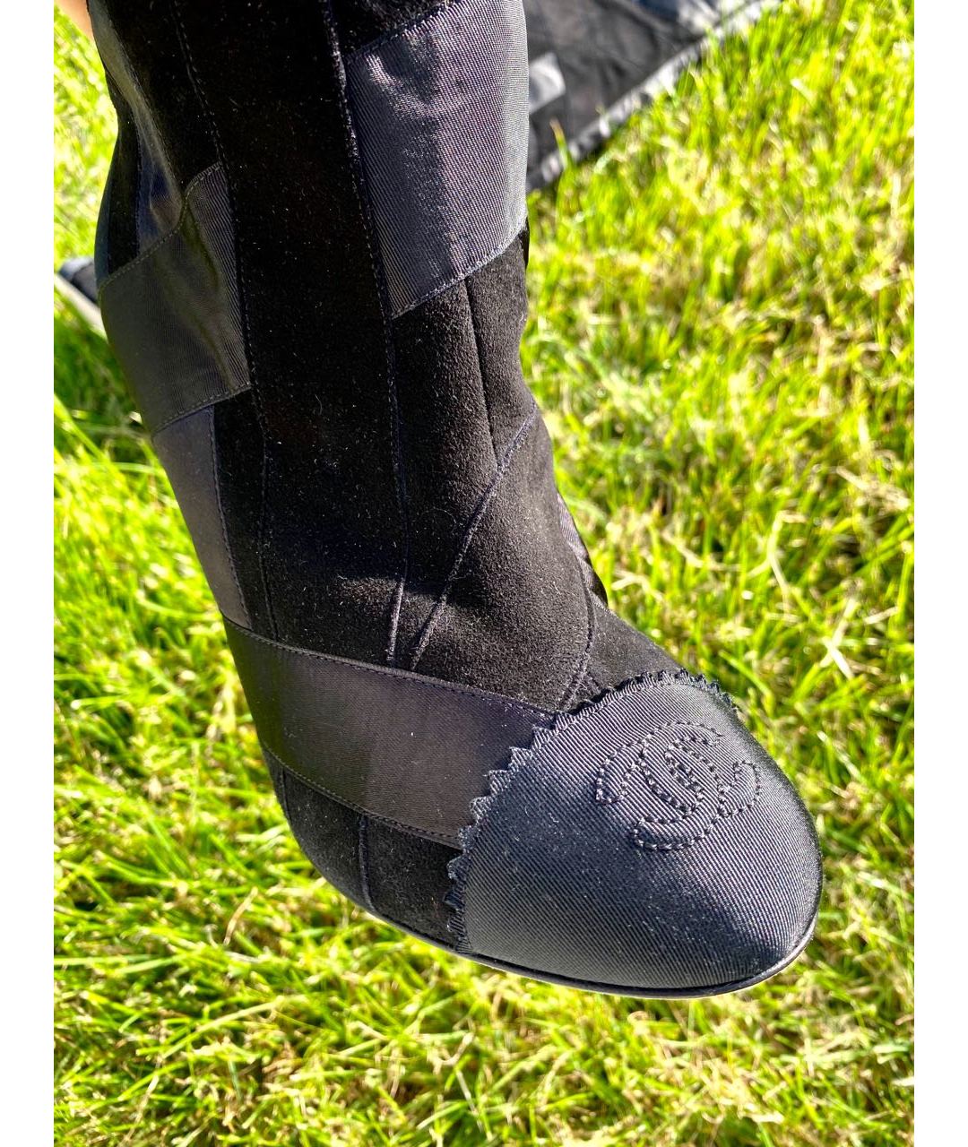 CHANEL PRE-OWNED Черные замшевые сапоги, фото 3