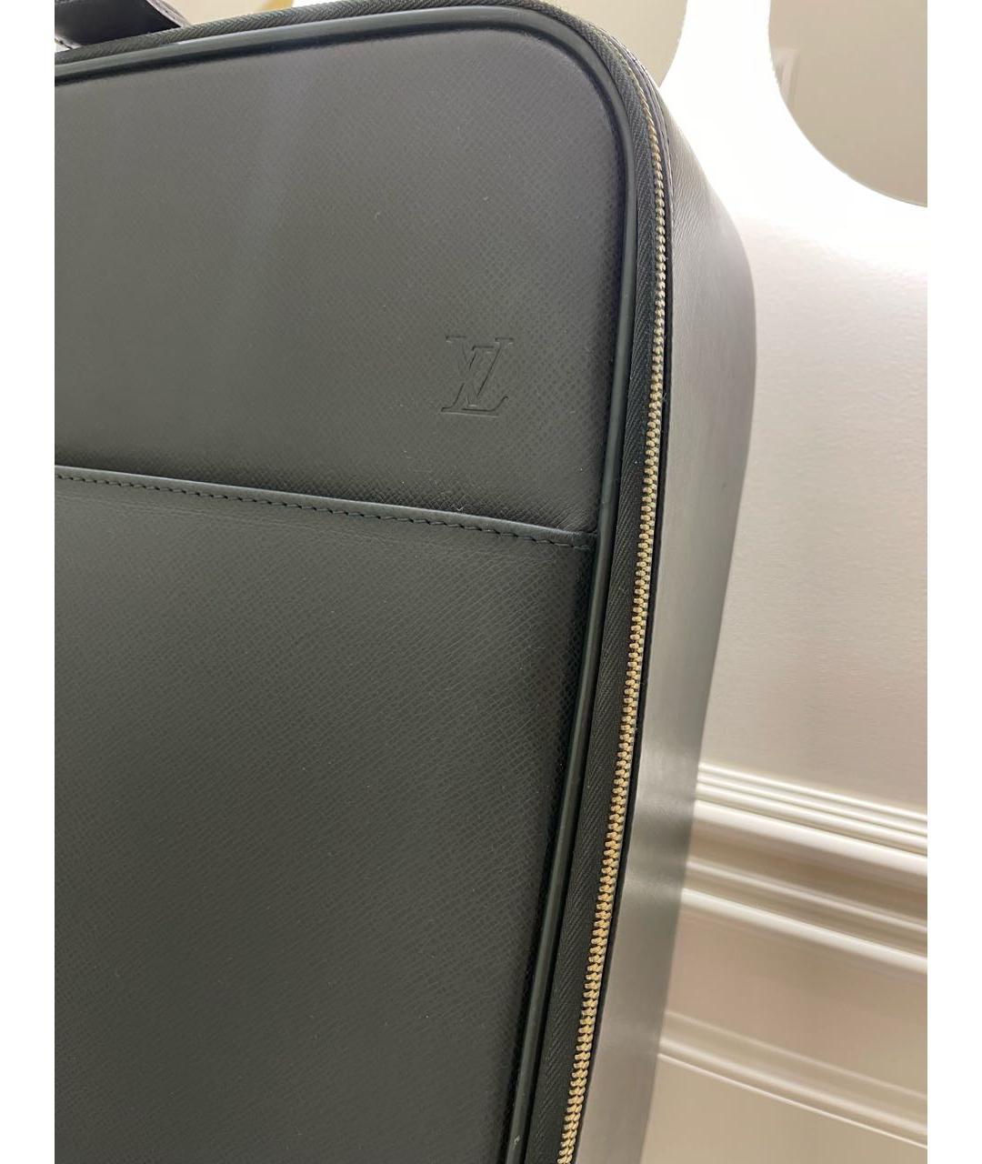 LOUIS VUITTON Зеленый чемодан из экзотической кожи, фото 4