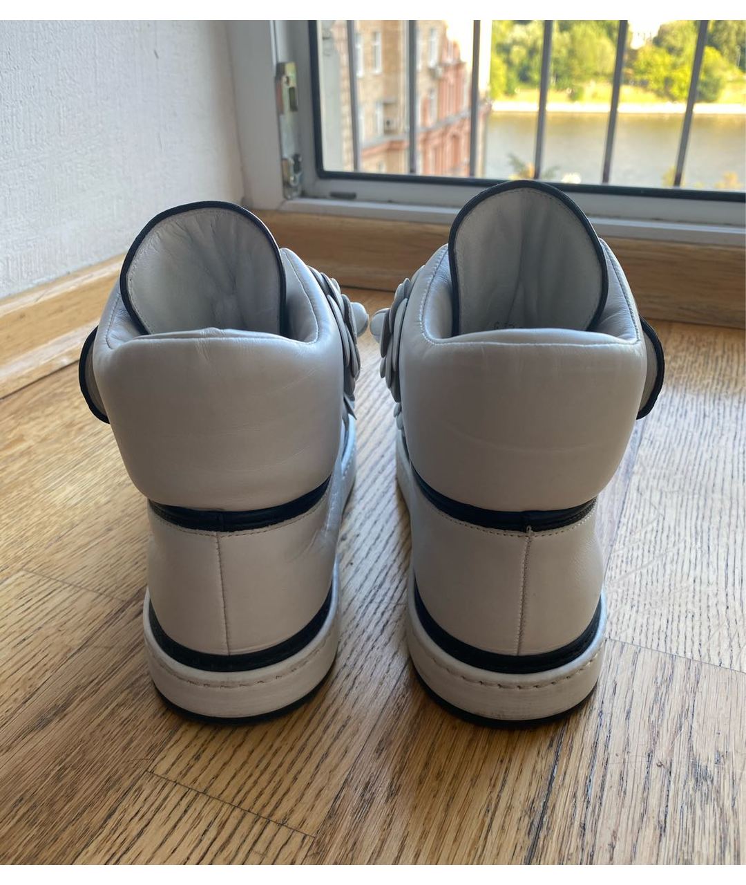 CHANEL PRE-OWNED Белые кожаные кроссовки, фото 4