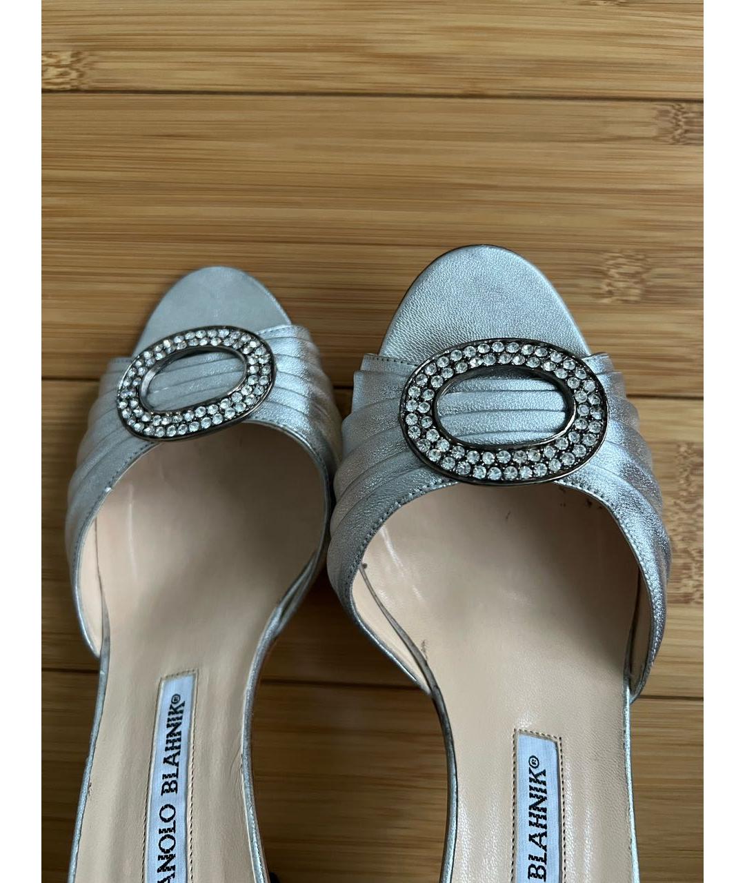 MANOLO BLAHNIK Серебряные текстильные босоножки, фото 3