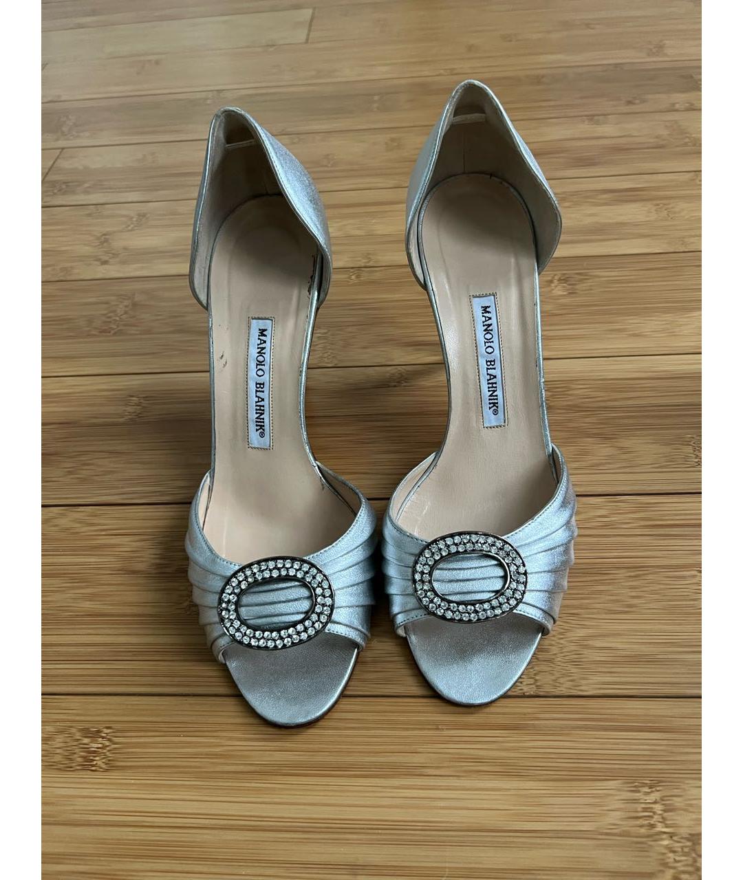 MANOLO BLAHNIK Серебряные текстильные босоножки, фото 2
