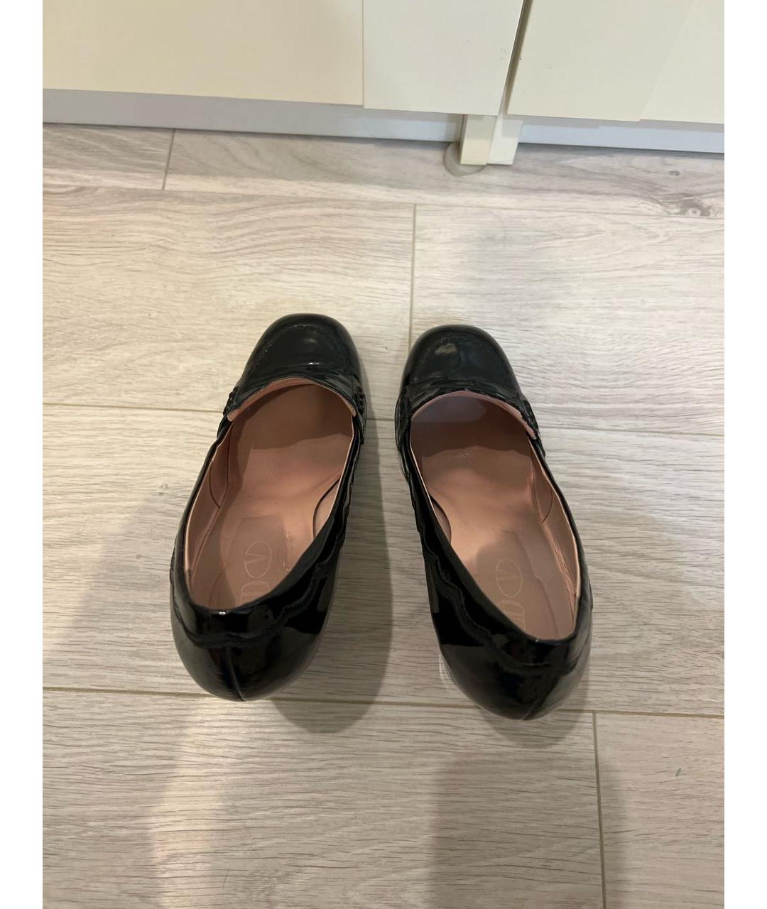 RED VALENTINO Черные туфли из лакированной кожи, фото 3