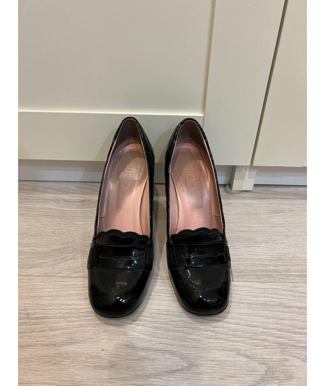 RED VALENTINO Черные туфли из лакированной кожи, фото 2