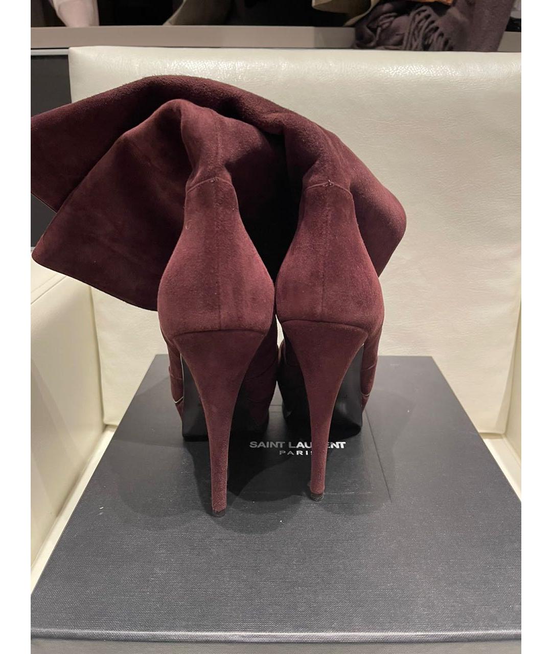 SAINT LAURENT Бордовые замшевые сапоги, фото 2