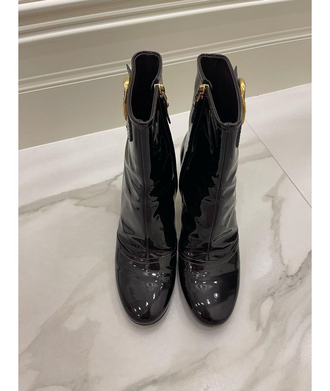 LOUIS VUITTON Коричневые ботильоны из лакированной кожи, фото 2