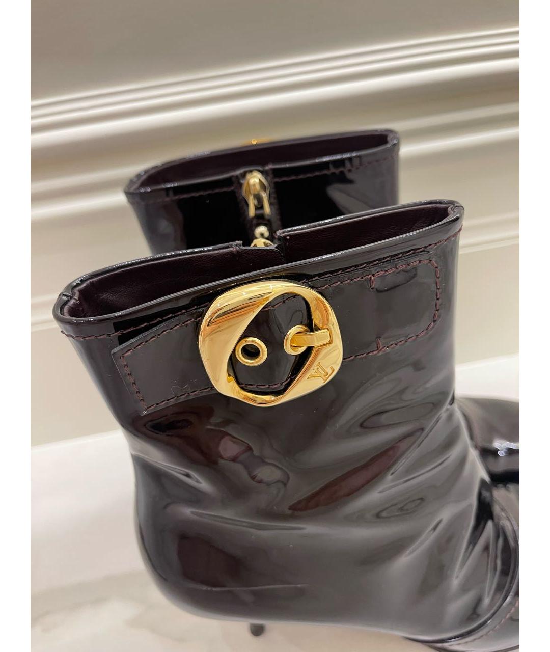 LOUIS VUITTON Коричневые ботильоны из лакированной кожи, фото 4