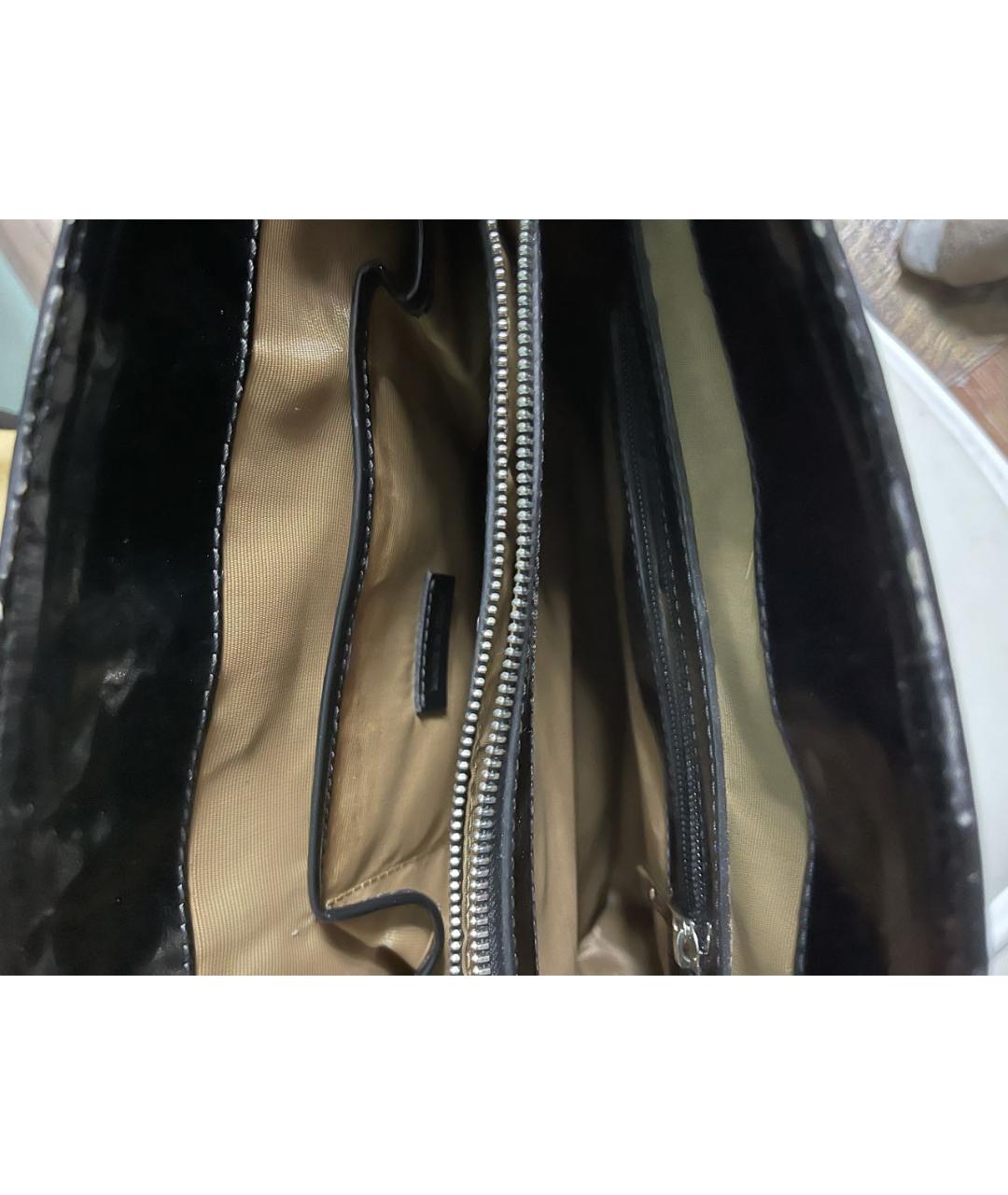 BURBERRY Черная сумка с короткими ручками из лакированной кожи, фото 4