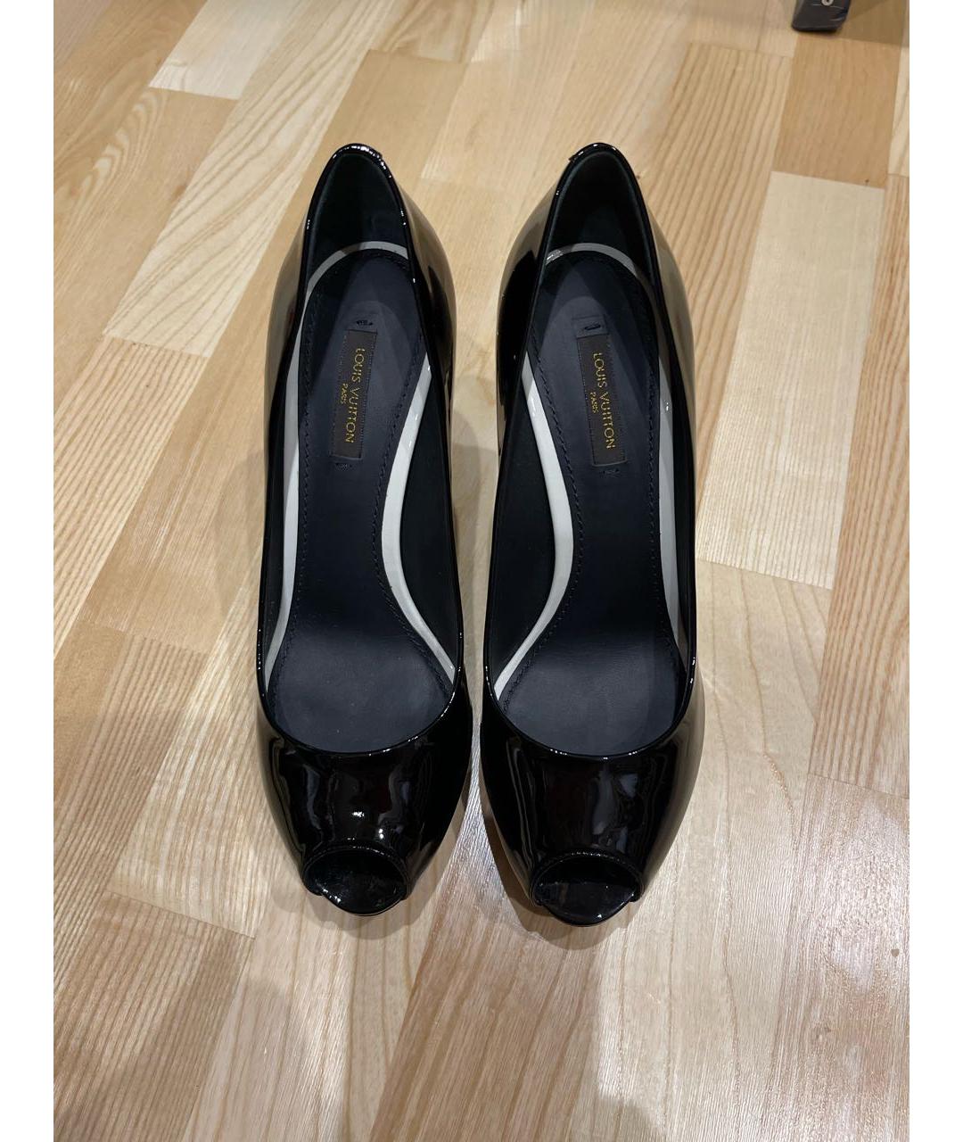 LOUIS VUITTON PRE-OWNED Черные туфли из лакированной кожи, фото 2