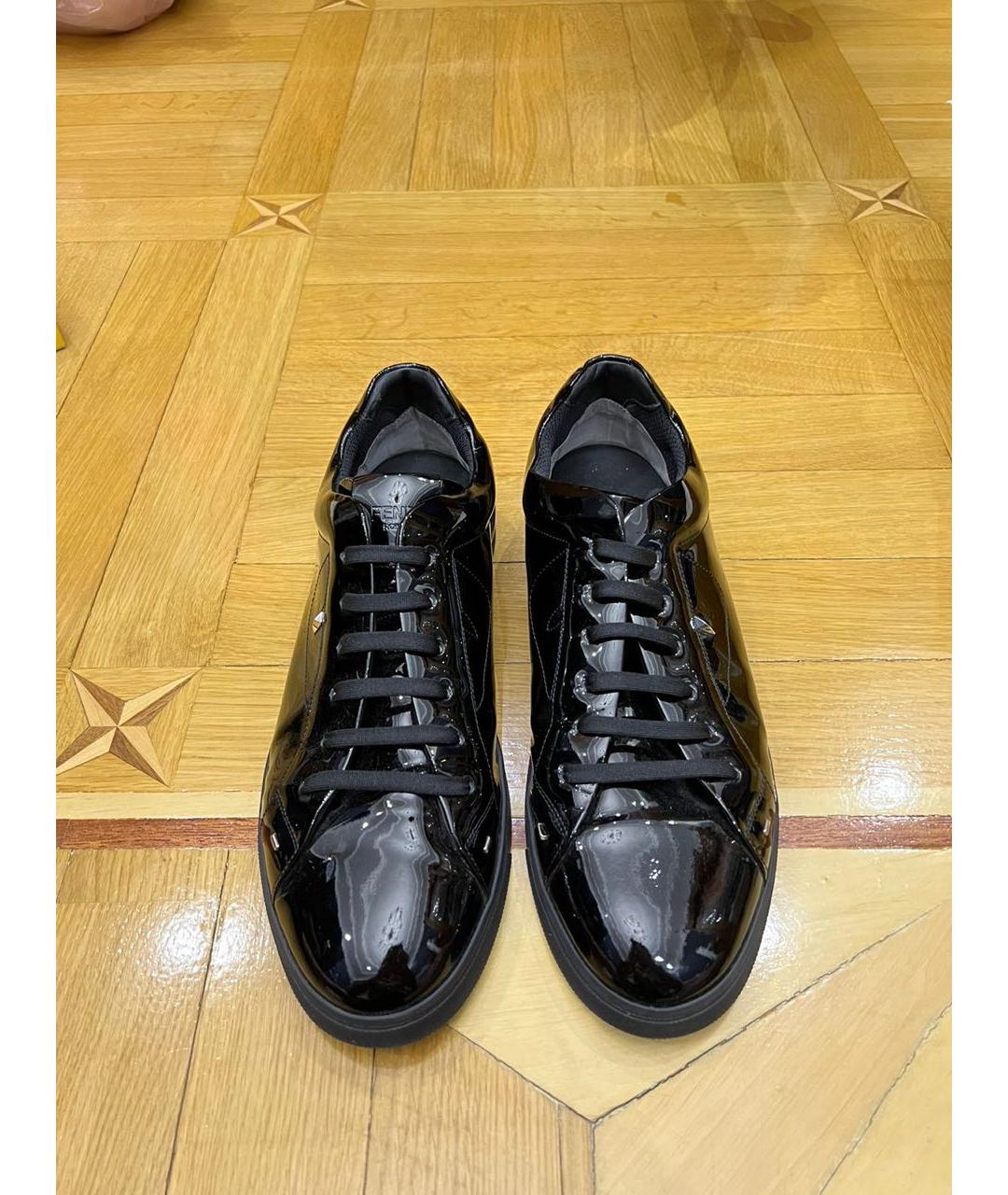 FENDI Черные низкие кроссовки / кеды из лакированной кожи, фото 2