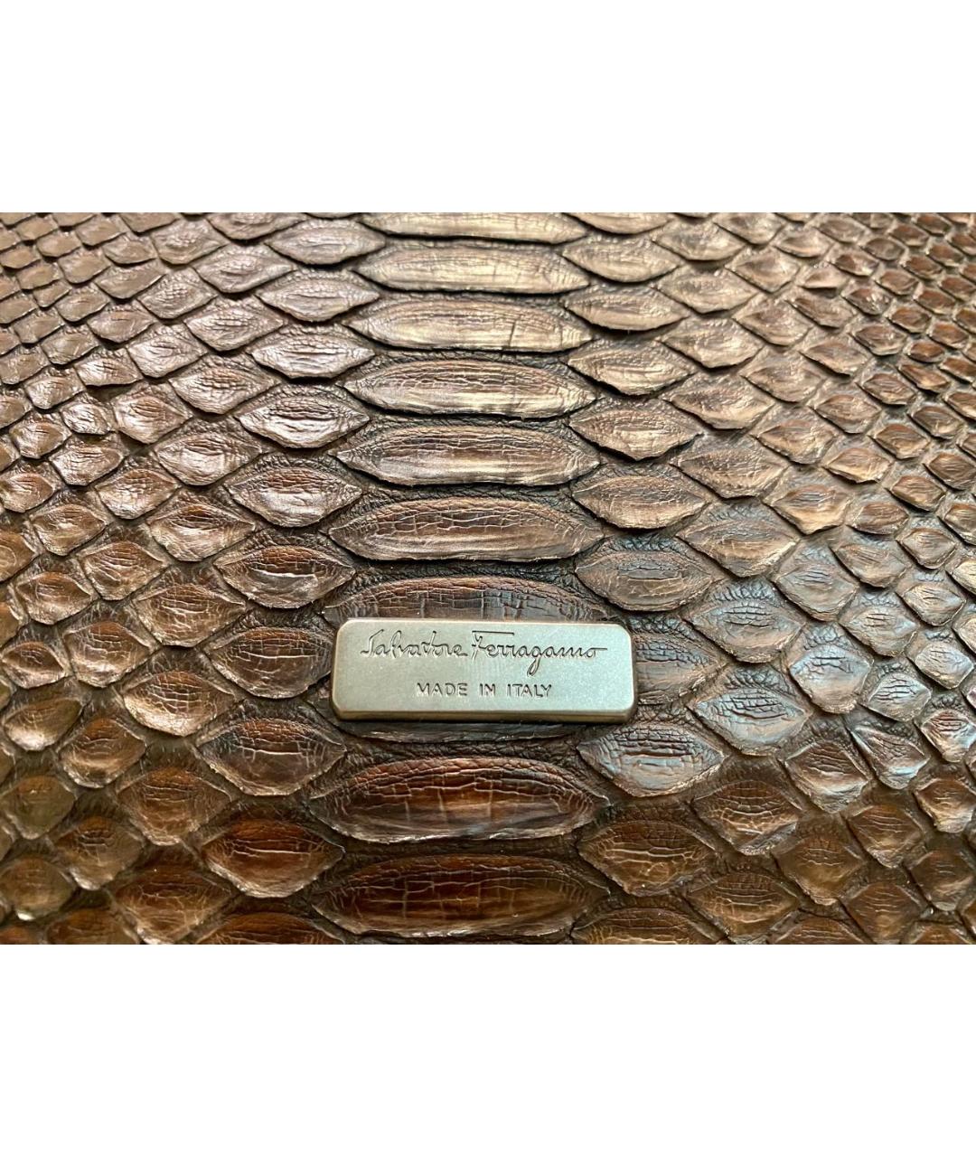 SALVATORE FERRAGAMO Коричневая барсетка из экзотической кожи, фото 4