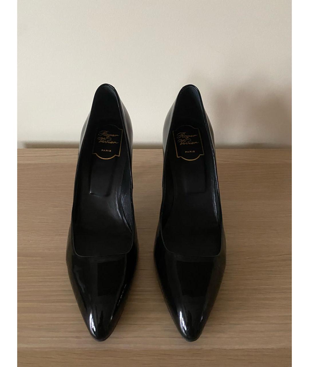 ROGER VIVIER Черные туфли из лакированной кожи, фото 2