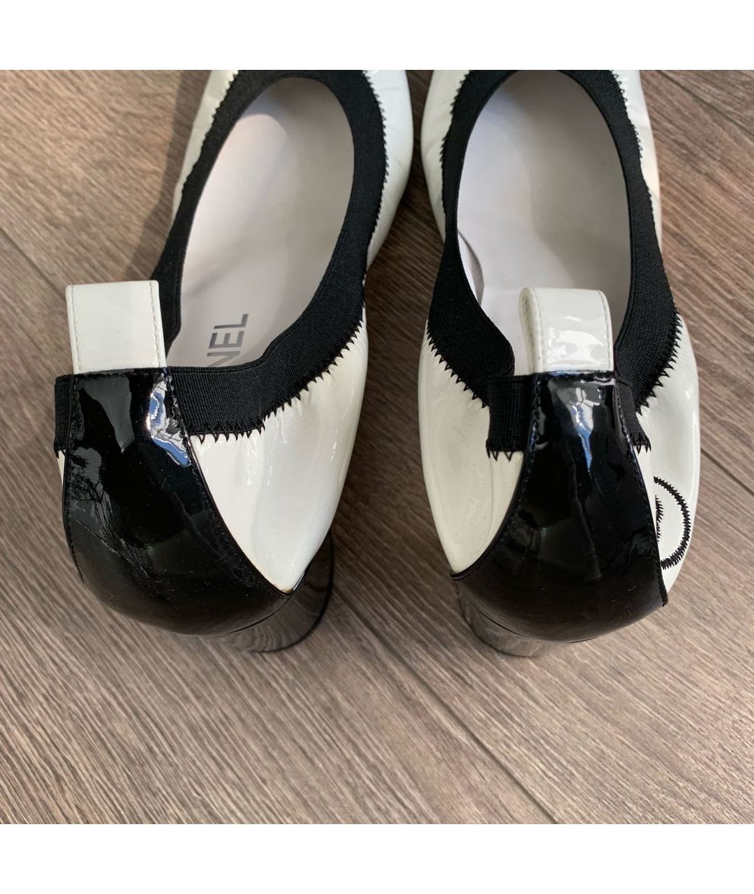 CHANEL PRE-OWNED Белые туфли из лакированной кожи, фото 6