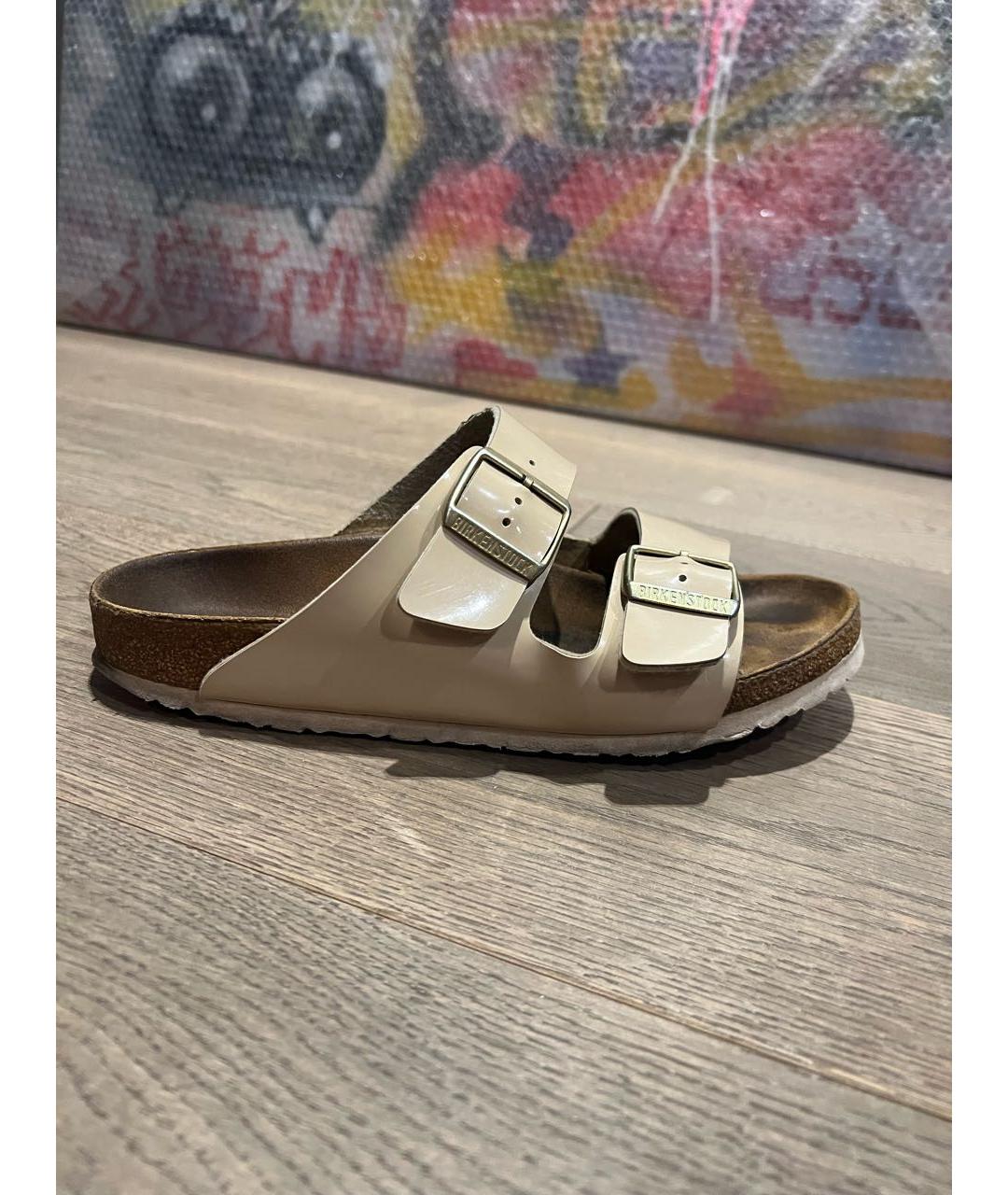 BIRKENSTOCK Бежевые сабо из лакированной кожи, фото 5