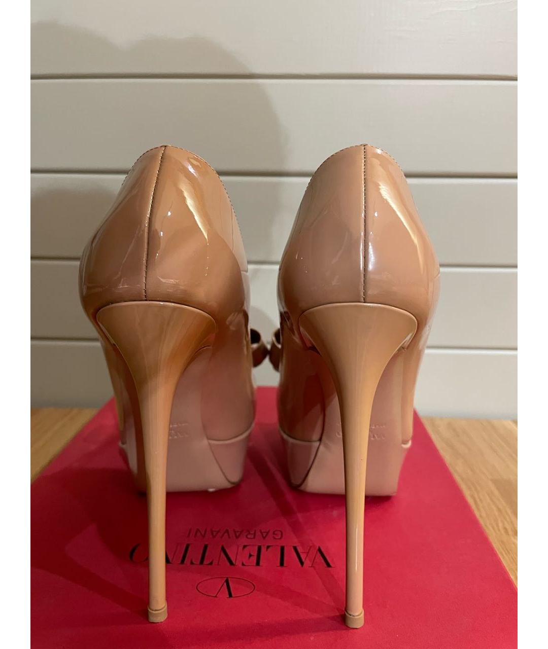 RED VALENTINO Бежевые туфли из лакированной кожи, фото 4