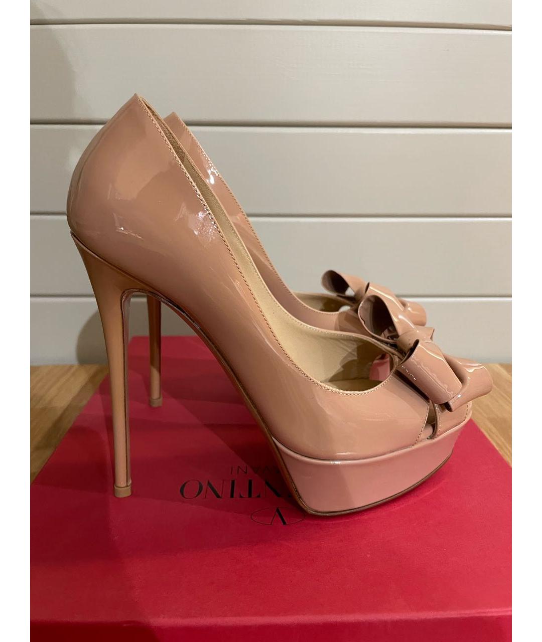 RED VALENTINO Бежевые туфли из лакированной кожи, фото 3