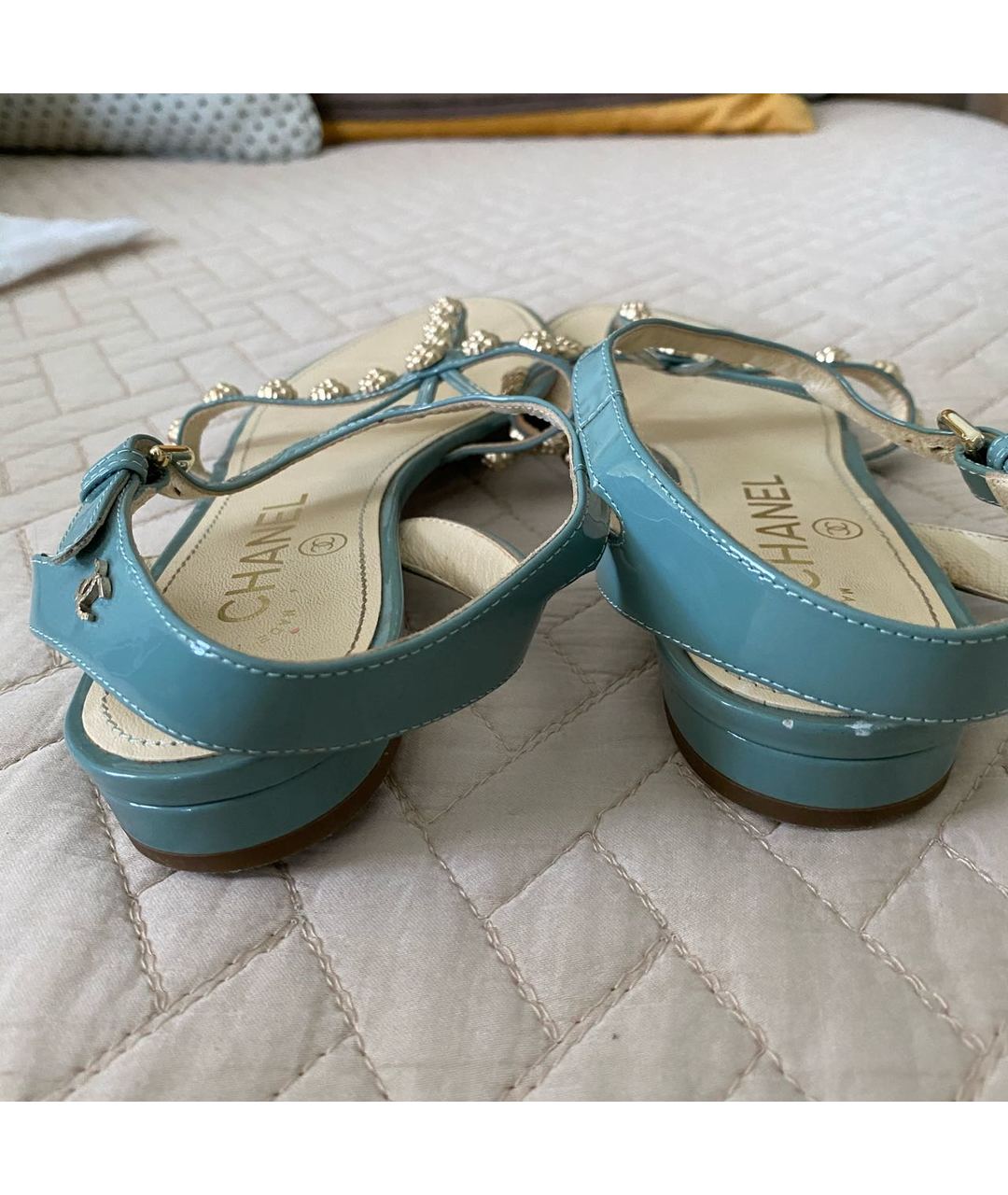 CHANEL PRE-OWNED Голубые сандалии из лакированной кожи, фото 4