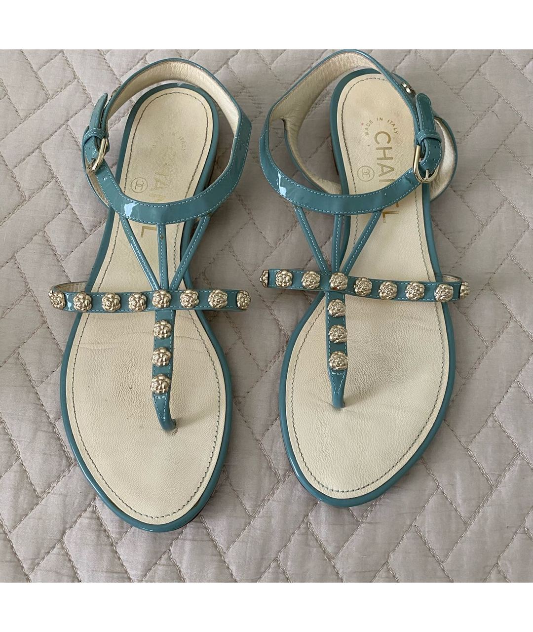 CHANEL PRE-OWNED Голубые сандалии из лакированной кожи, фото 2