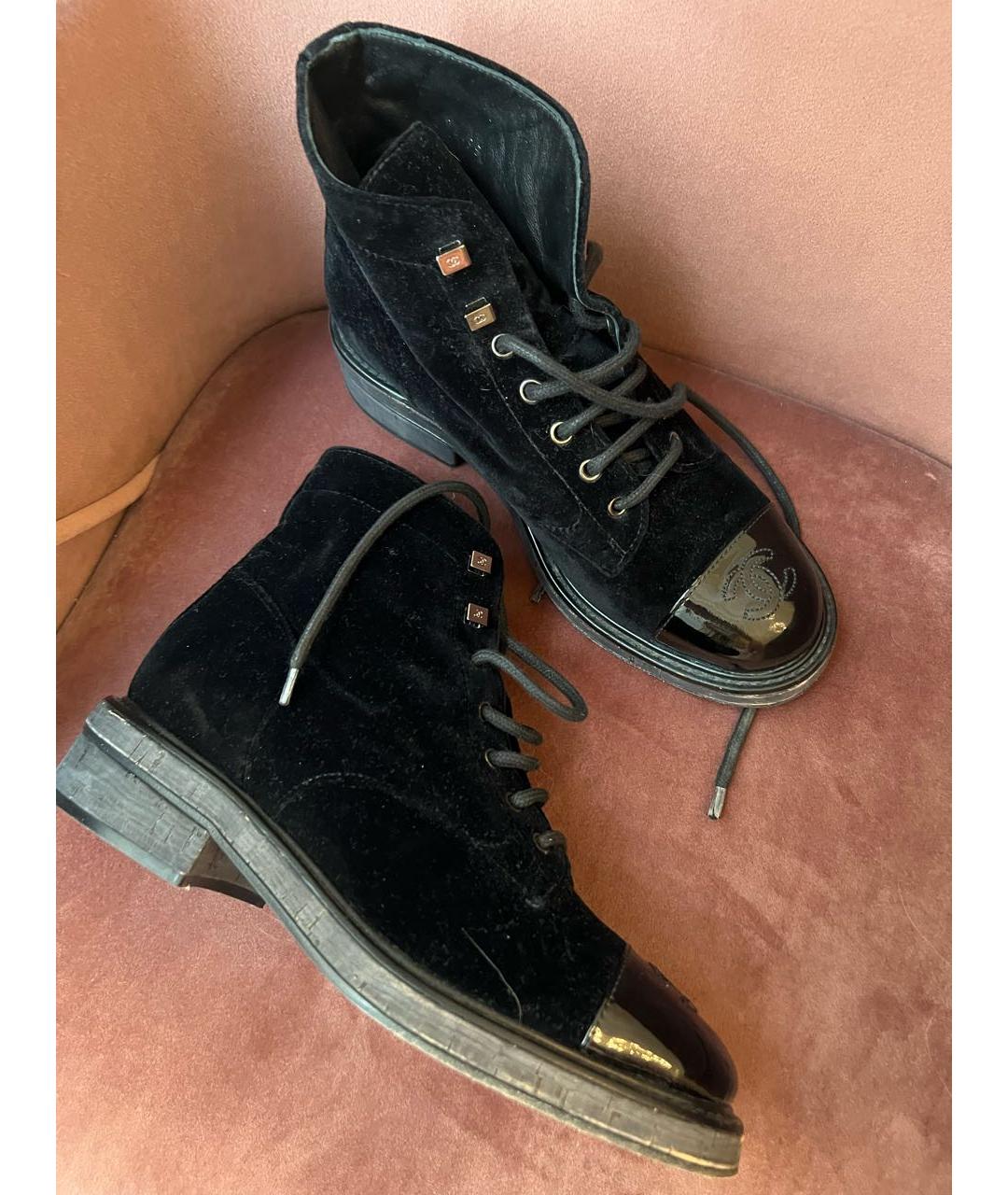 CHANEL PRE-OWNED Черные бархатные ботинки, фото 9