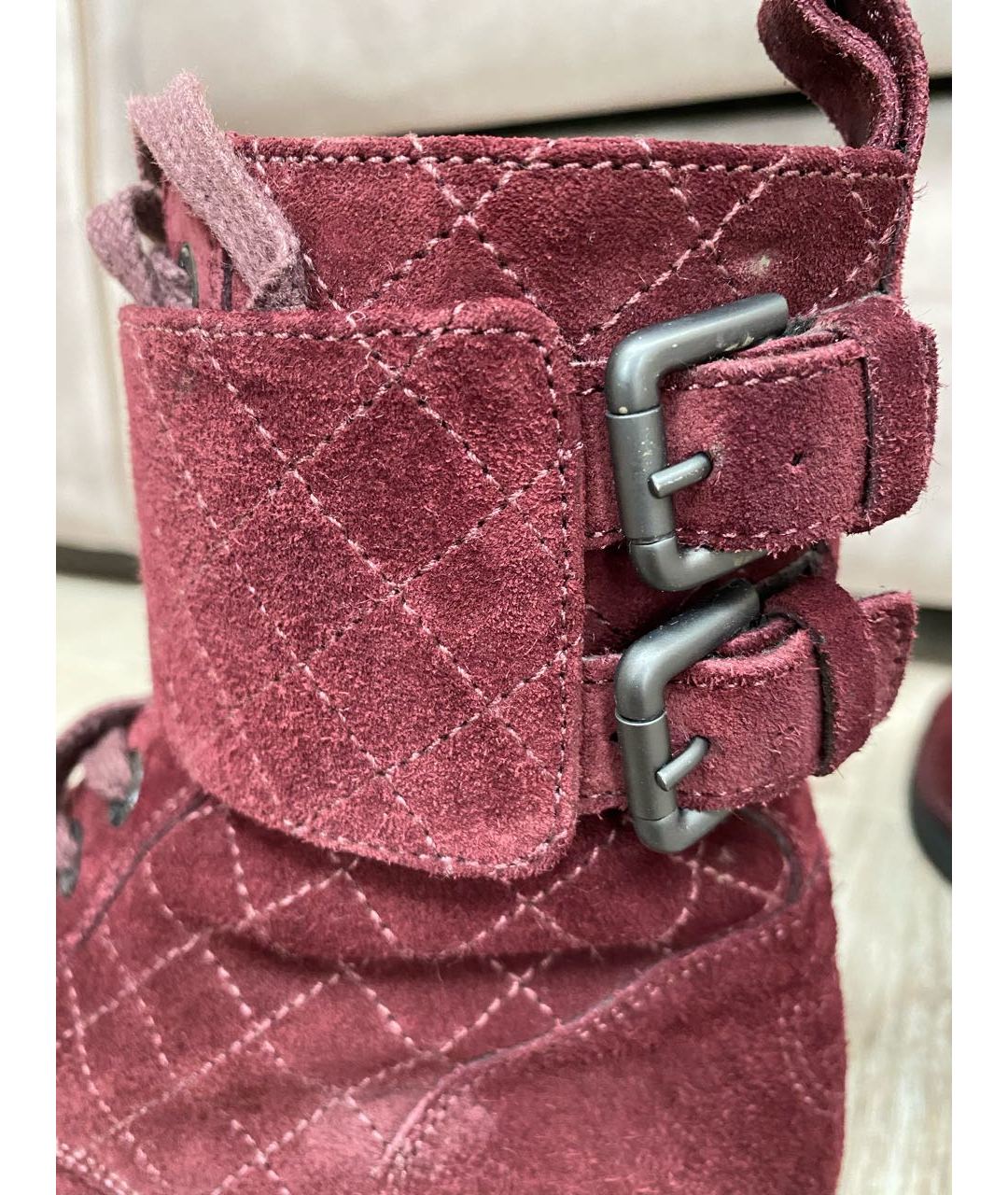 CHANEL PRE-OWNED Бордовые замшевые ботинки, фото 6