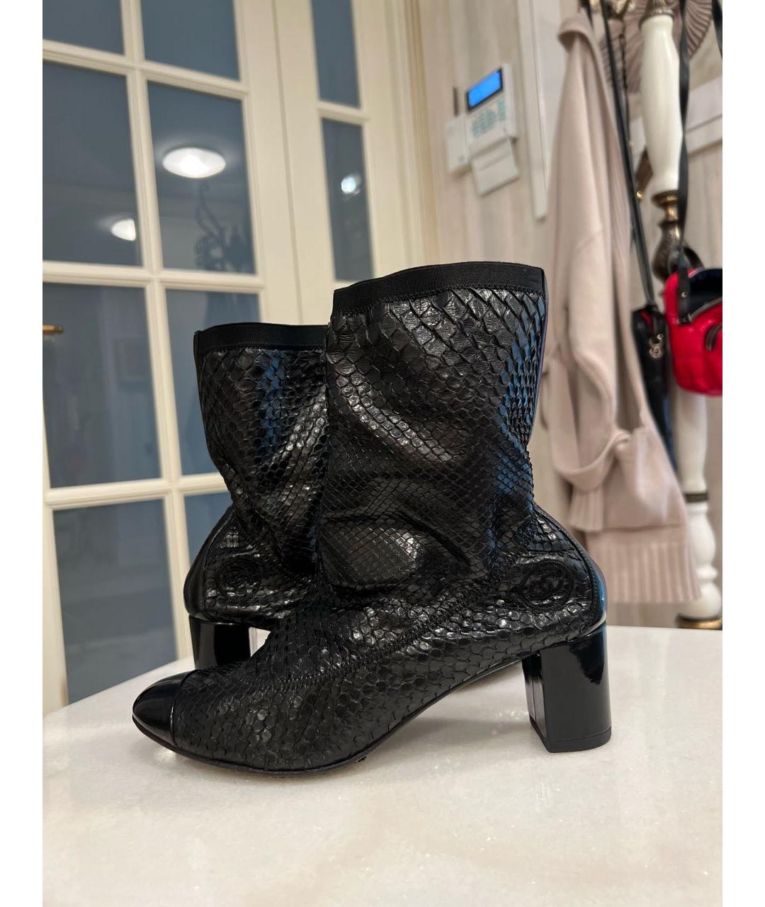 CHANEL Черные ботильоны из экзотической кожи, фото 5