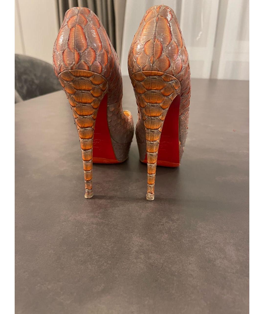 CHRISTIAN LOUBOUTIN Коралловые туфли из экзотической кожи, фото 3