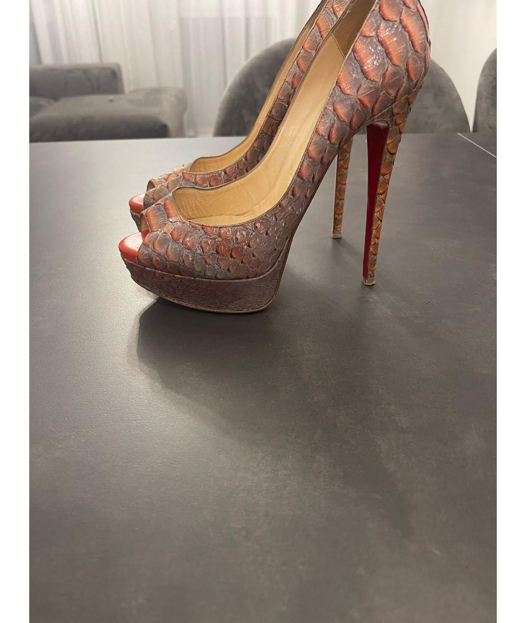 CHRISTIAN LOUBOUTIN Коралловые туфли из экзотической кожи, фото 4