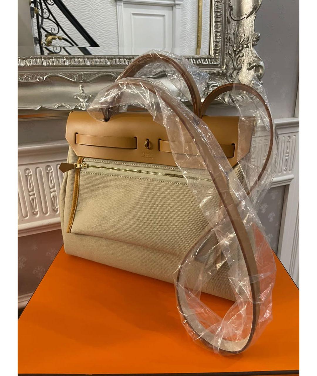 HERMES Бежевая кожаная сумка через плечо Herbag для женщин – купить в ...