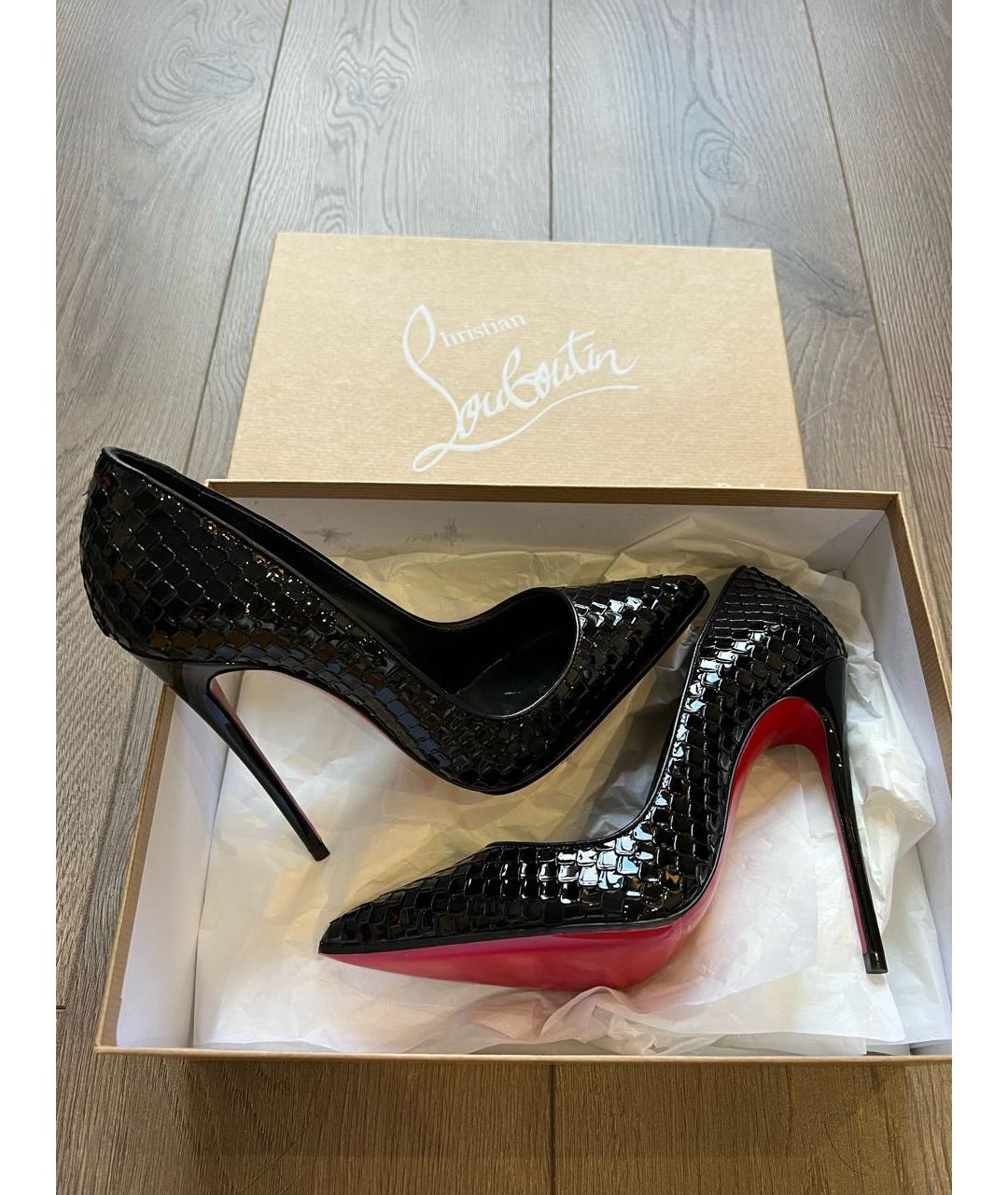 CHRISTIAN LOUBOUTIN Черные лодочки на низком каблуке из лакированной кожи, фото 4