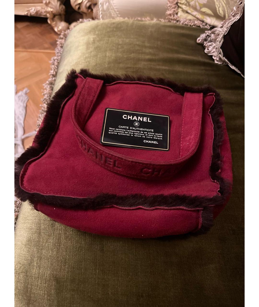 CHANEL PRE-OWNED Бордовая меховая сумка с короткими ручками, фото 4