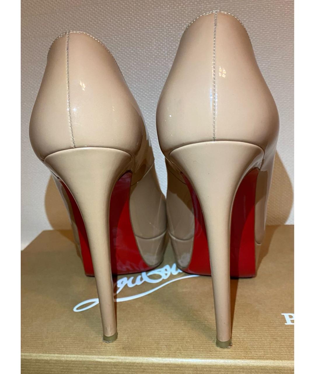 CHRISTIAN LOUBOUTIN Бежевые туфли из лакированной кожи, фото 4